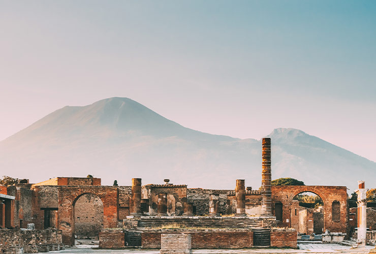 Staying in town in Ferragosto - Visiting Pompeii in Naples